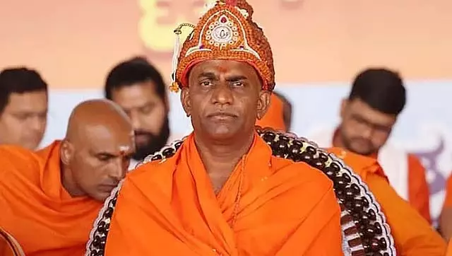 DK शिवकुमार को नाद प्रभु बनने दें: निश्चलानंद स्वामीजी DK शिवकुमार को नाद प्रभु बनने दें: निश्चलानंद स्वामीजी