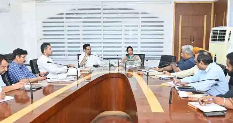 Ludhiana के मेयर और एमसी प्रमुख ने की बैठक, 24x7 बाढ़ नियंत्रण कक्ष स्थापित Ludhiana के मेयर और एमसी प्रमुख ने की बैठक, 24x7 बाढ़ नियंत्रण कक्ष स्थापित