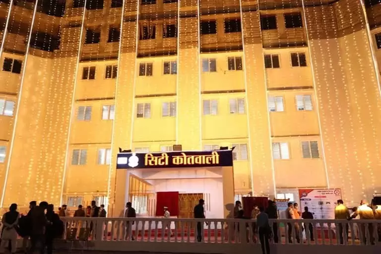Raipur Breaking: माधवराव सप्रे स्कूल में बच्चों के साथ धर्मांतरण की कोशिश, तीन महिलाएं गिरफ्तार Raipur Breaking: माधवराव सप्रे स्कूल में बच्चों के साथ धर्मांतरण की कोशिश, तीन महिलाएं गिरफ्तार