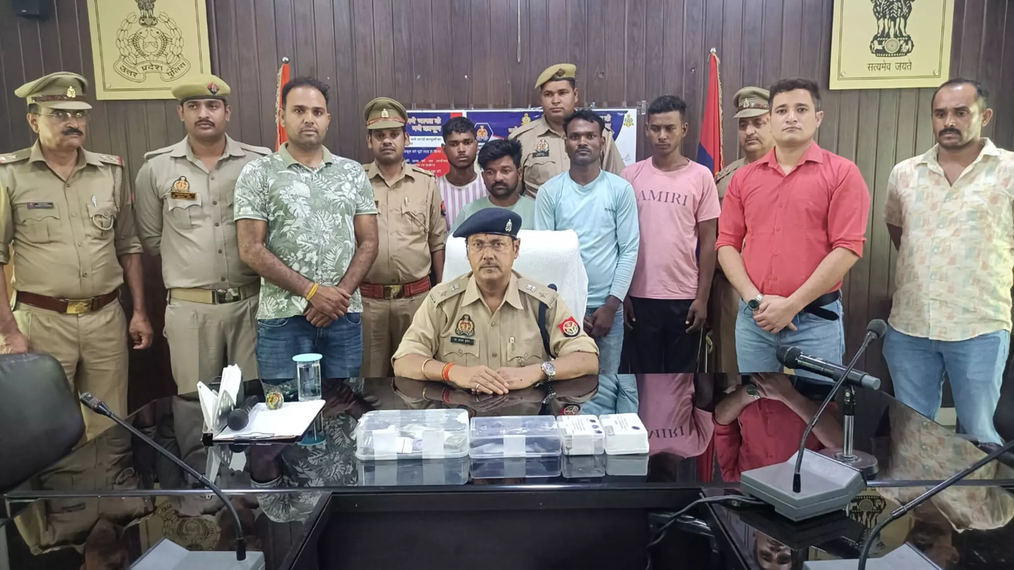 Farrukhabad: फरार चल रहे चार ईनामी बदमाश गिरफ्तार Farrukhabad: फरार चल रहे चार ईनामी बदमाश गिरफ्तार