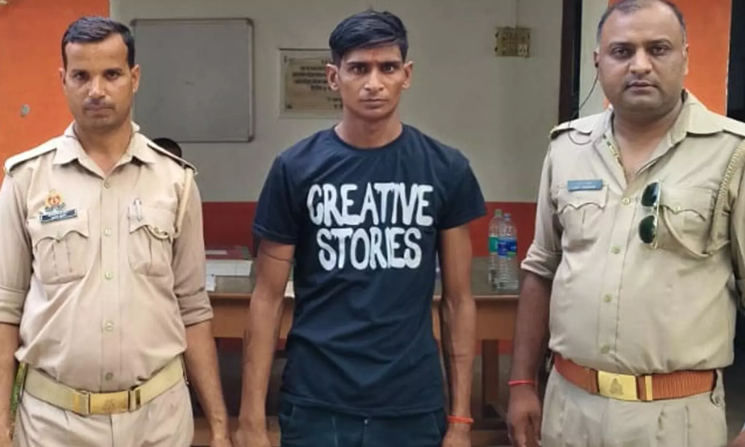 Farrukhabad: चोरी का मोबाइल समेत आरोपी पुलिस की गिरफ्त में Farrukhabad: चोरी का मोबाइल समेत आरोपी पुलिस की गिरफ्त में