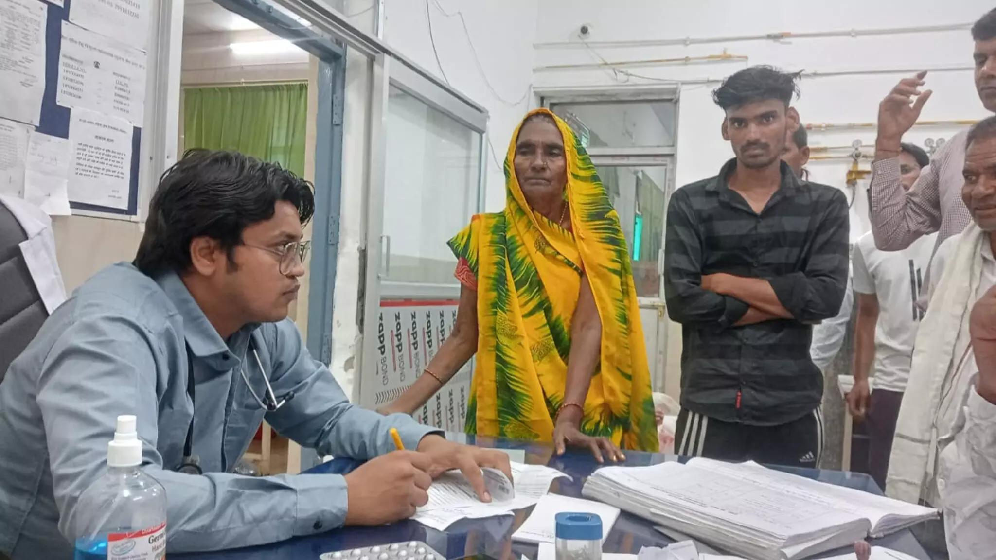 Farrukhabad: ओपीडी में डॉक्टर न मिलने से मरीजों की परेशानी बढ़ी Farrukhabad: ओपीडी में डॉक्टर न मिलने से मरीजों की परेशानी बढ़ी