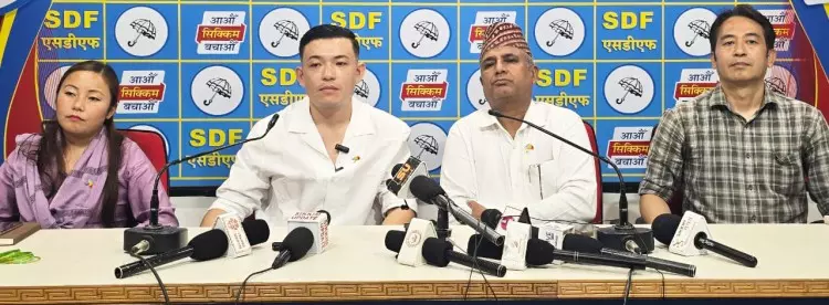 Sikkim : राजनीतिक निशाना बनाने के लिए सत्तारूढ़ मोर्चे की आलोचना की Sikkim : राजनीतिक निशाना बनाने के लिए सत्तारूढ़ मोर्चे की आलोचना की