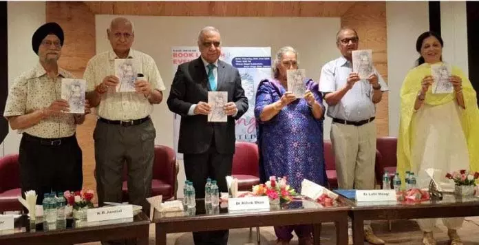 Jammu: डॉ. भान ने मेंगी की पुस्तक ‘म्यूज़िंग्स अनबेटेड’ का विमोचन किया Jammu: डॉ. भान ने मेंगी की पुस्तक ‘म्यूज़िंग्स अनबेटेड’ का विमोचन किया