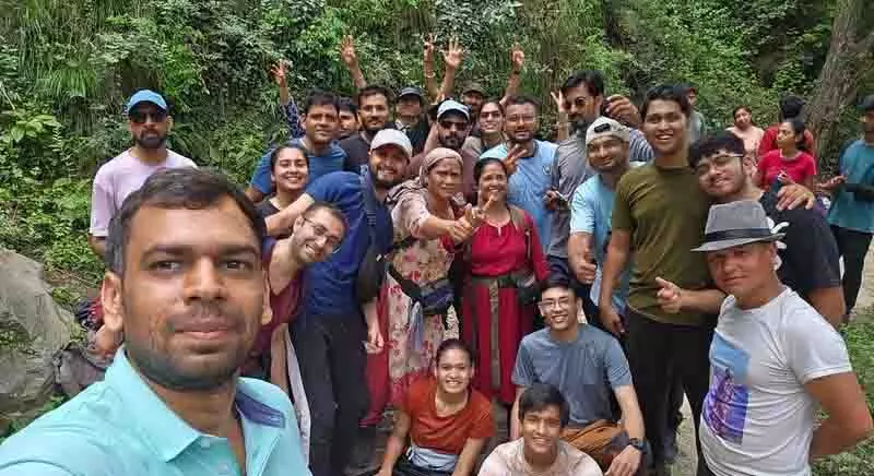 Himachal: हामटा दर्रे से छतरू तक ट्रैकिंग के दौरान 31 पर्यटक लापता, बचाए गए Himachal: हामटा दर्रे से छतरू तक ट्रैकिंग के दौरान 31 पर्यटक लापता, बचाए गए