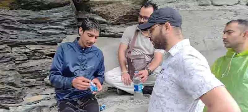 Dharamshala में अचानक आई बाढ़ से बचे व्यक्ति ने बताई दर्दनाक कहानी Dharamshala में अचानक आई बाढ़ से बचे व्यक्ति ने बताई दर्दनाक कहानी