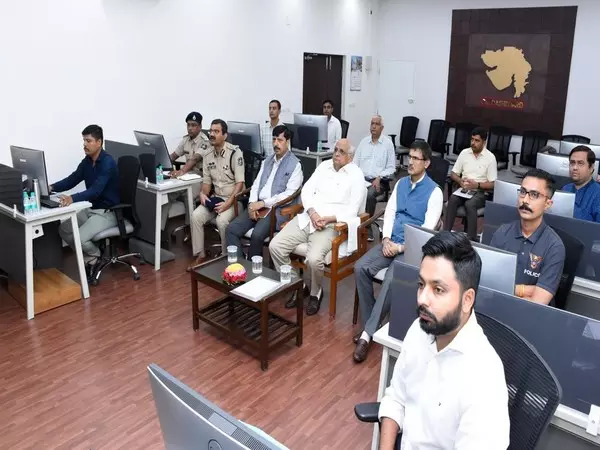 CM डैशबोर्ड से हुई रथ यात्रा निगरानी CM डैशबोर्ड से हुई रथ यात्रा निगरानी