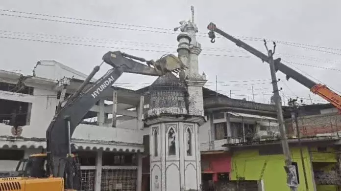Dibrugarh में जल निकासी परियोजना के लिए 128 साल पुरानी मस्जिद गिराई गई Dibrugarh में जल निकासी परियोजना के लिए 128 साल पुरानी मस्जिद गिराई गई