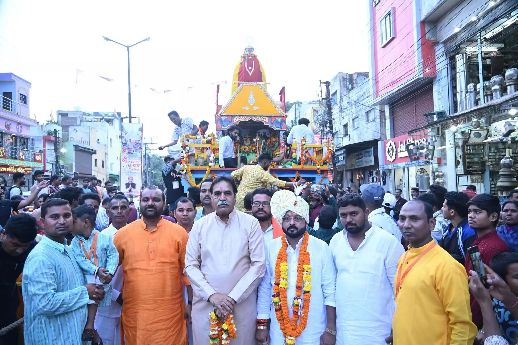 पश्चिम विधायक राजेश मूणत अमापारा में भगवान जगन्नाथ की रथयात्रा में हुए शामिल पश्चिम विधायक राजेश मूणत अमापारा में भगवान जगन्नाथ की रथयात्रा में हुए शामिल