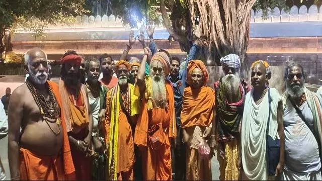 सौंदर्यीकरण कार्य ने रोका यज्ञ, गुंडिचा मंदिर पहुंचे संत हुए निराश सौंदर्यीकरण कार्य ने रोका यज्ञ, गुंडिचा मंदिर पहुंचे संत हुए निराश