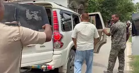 Bihar : छात्राओं से दुर्व्यवहार का आरोप, शिक्षक पर फूटा लोगों का गुस्सा Bihar : छात्राओं से दुर्व्यवहार का आरोप, शिक्षक पर फूटा लोगों का गुस्सा
