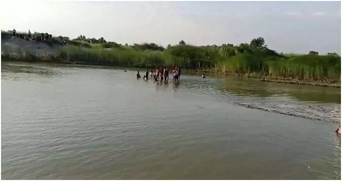 Bihar : हरबोड़ा नदी ने ली चार मासूमों की जान, गांव में शोक का माहौल Bihar : हरबोड़ा नदी ने ली चार मासूमों की जान, गांव में शोक का माहौल