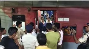 आनंद विहार-भुवनेश्वर दुरंतो में चोरी की वारदात, कई यात्रियों का सामान मिला आनंद विहार-भुवनेश्वर दुरंतो में चोरी की वारदात, कई यात्रियों का सामान मिला