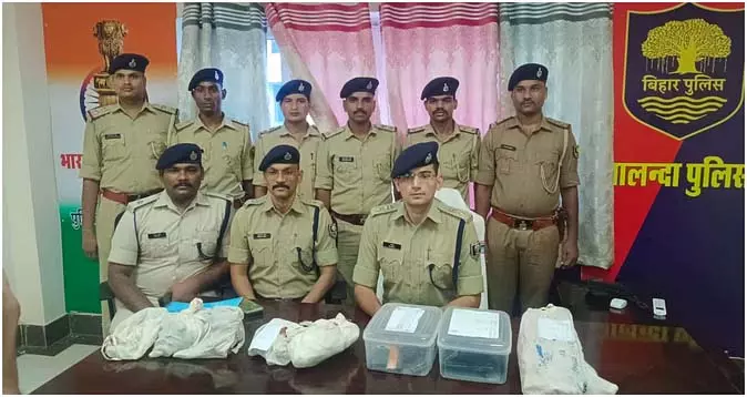 गुप्त सूचना पर कार्रवाई, अवैध हथियार बनाने वाली फैक्ट्री का खुलासा गुप्त सूचना पर कार्रवाई, अवैध हथियार बनाने वाली फैक्ट्री का खुलासा