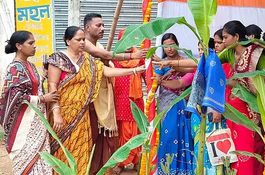 जंगलमहल पिराकाटा में बड़े बजट की पूजा की तैयारी जंगलमहल पिराकाटा में बड़े बजट की पूजा की तैयारी