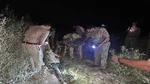 Meerut : गिरफ्तारी से बचने के लिए की फायरिंग, पुलिस ने ऐसे किया काबू Meerut : गिरफ्तारी से बचने के लिए की फायरिंग, पुलिस ने ऐसे किया काबू