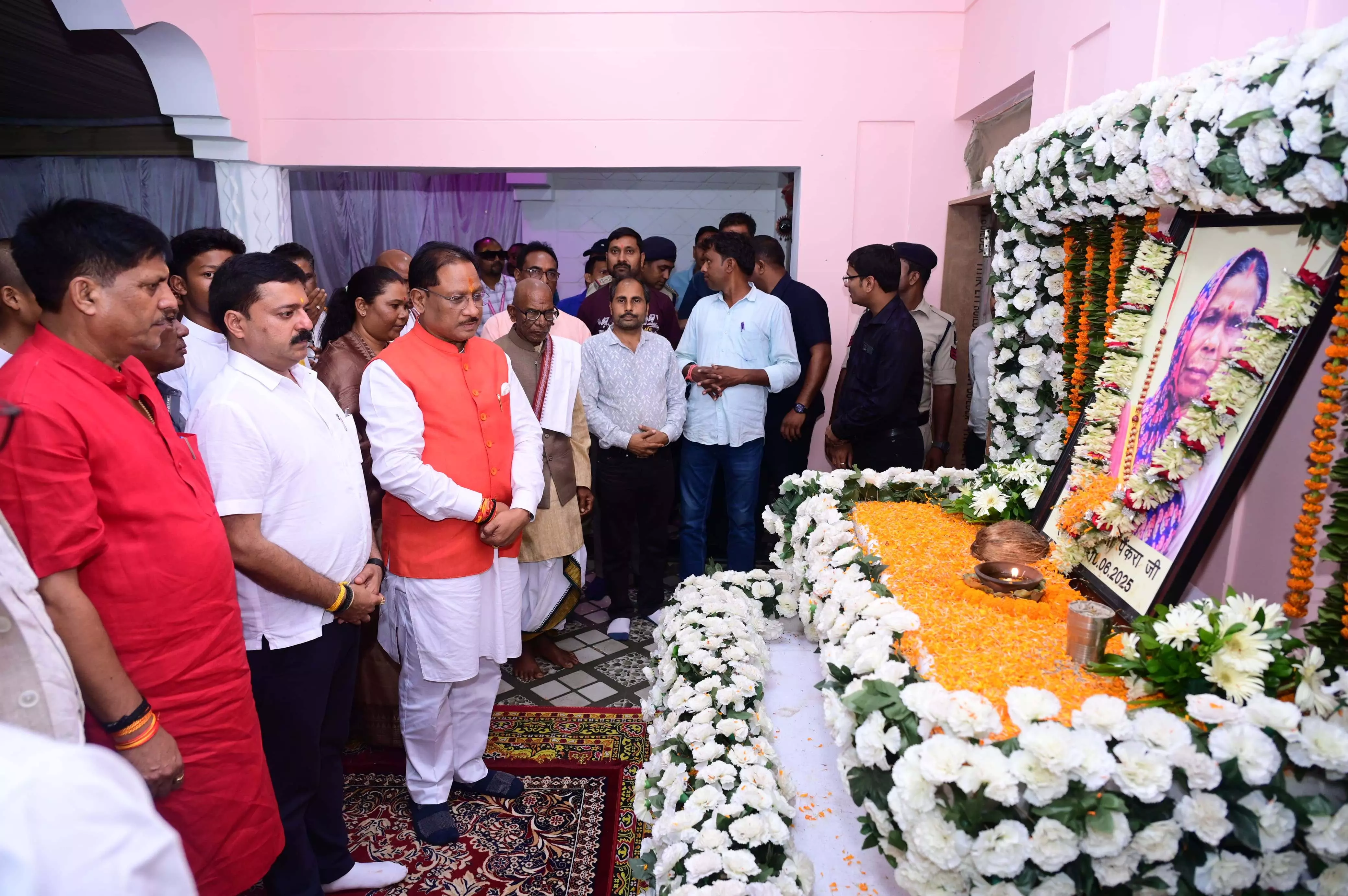मुख्यमंत्री विष्णुदेव साय ने स्वर्गीय बसंती पैंकरा को अर्पित की विनम्र श्रद्धांजलि मुख्यमंत्री विष्णुदेव साय ने स्वर्गीय बसंती पैंकरा को अर्पित की विनम्र श्रद्धांजलि