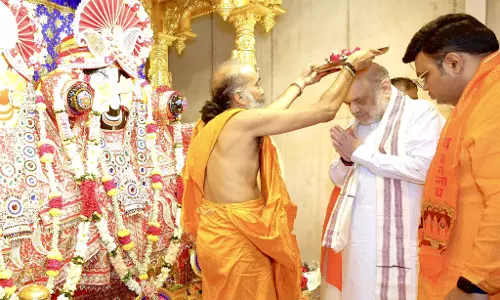 अमित शाह ने श्री जगन्नाथ मंदिर में आरती की अमित शाह ने श्री जगन्नाथ मंदिर में आरती की