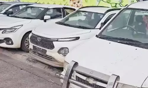 ऐसे भी चोर होते है, 10 चार पहिया गाड़ियों के साथ दो गिरफ्तार ऐसे भी चोर होते है, 10 चार पहिया गाड़ियों के साथ दो गिरफ्तार