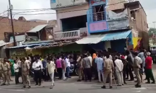 दुकानदार ने सामूहिक सुसाइड किया, जहर खाने का अंदेशा