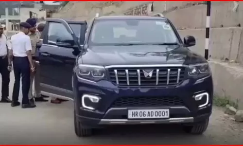 नकली MLA को असली पुलिस ने पकड़ा, मचा हड़कंप