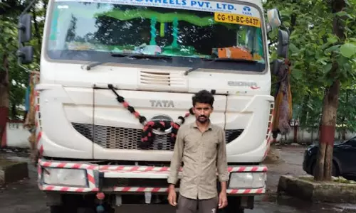 चूना पत्थर और रेत का अवैध परिवहन, 5 गाड़ियां जब्त