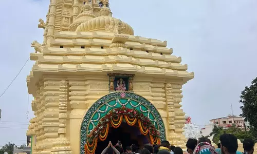 रायपुर जगन्नाथ मंदिर में उमड़ी भीड़, CM साय कुछ देर में पहुंचेंगे रायपुर जगन्नाथ मंदिर में उमड़ी भीड़, CM साय कुछ देर में पहुंचेंगे