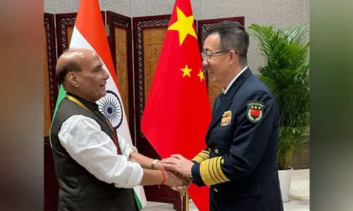 राजनाथ सिंह ने चीनी समकक्ष से मुलाकात, दोनों देशों पर सकारात्मक गति बनाए रखने की जिम्मेदारी