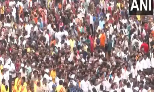 Odisha: रथ यात्रा शुरू होते ही पुरी में भक्तों की भीड़ उमड़ पड़ी, इसे दिव्य अनुभव बताया