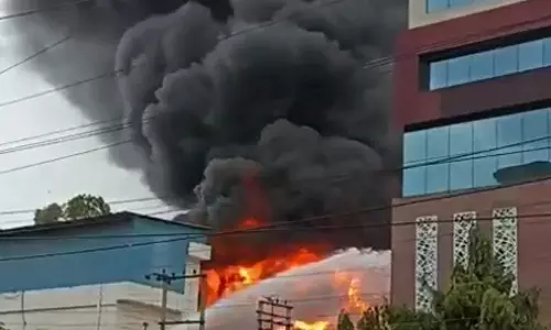 केमिकल कंपनी में लगी भीषण आग, दमकल की 12 गाड़ियां पहुंची घटनास्थल