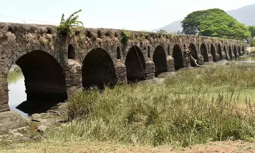 Maharashtra: नागोथाने में ऐतिहासिक मुगलकालीन पुल संरचनात्मक कमज़ोरी के कारण बंद