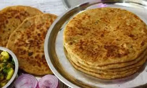 Recipe: घर पर बनाना चाहते हैं होटल जैसे स्वादिष्ट आलू के पराठे, तो अपनाएं ये बेहद आसान रेसिपी Recipe: घर पर बनाना चाहते हैं होटल जैसे स्वादिष्ट आलू के पराठे, तो अपनाएं ये बेहद आसान रेसिपी