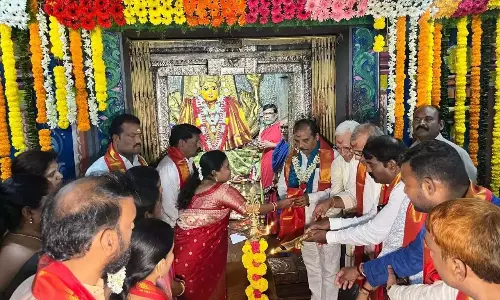 Telangana: भद्रकाली देवी अषादम शाकम्बरी उत्सव एक भव्य नोट पर शुरू