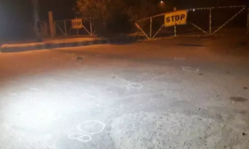 दो मुठभेड़: नेता पर फायरिंग का आरोपी घायल, लुटेरे को पुलिस ने पकड़ा दो मुठभेड़: नेता पर फायरिंग का आरोपी घायल, लुटेरे को पुलिस ने पकड़ा