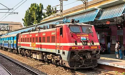 अनारक्षित श्रेणियों में रेलवे टिकट बुकिंग: 2021-22 से कमी