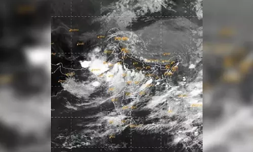 बंगाल की खाड़ी के ऊपर LoPAR बनने से पुरी में गरज के साथ बारिश की चेतावनी बंगाल की खाड़ी के ऊपर LoPAR बनने से पुरी में गरज के साथ बारिश की चेतावनी