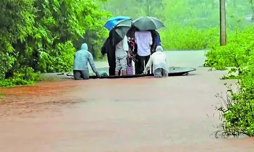 Karnataka : राज्य के विभिन्न हिस्सों में भारी बारिश से सामान्य जनजीवन प्रभावित Karnataka : राज्य के विभिन्न हिस्सों में भारी बारिश से सामान्य जनजीवन प्रभावित