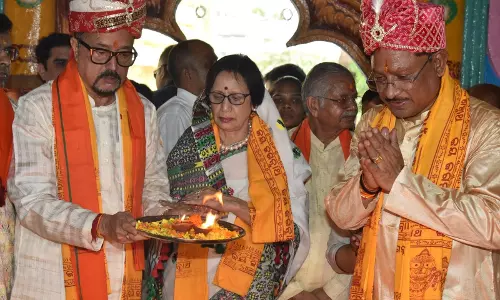 मुख्यमंत्री साय ने सोने की झाड़ू से छेरापहरा की रस्म निभाई, रथयात्रा महोत्सव में हुए शामिल मुख्यमंत्री साय ने सोने की झाड़ू से छेरापहरा की रस्म निभाई, रथयात्रा महोत्सव में हुए शामिल