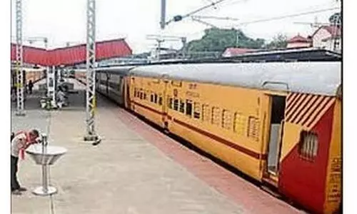 बेंगलुरु-कन्नूर एक्सप्रेस: समय की पाबंदी की मांग बेंगलुरु-कन्नूर एक्सप्रेस: समय की पाबंदी की मांग