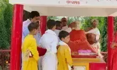 Ballia: हमारे महापुरुषों ने खड़े किए शिक्षा के मंदिर: राजगुरु मठ पीठाधीश्वर Ballia: हमारे महापुरुषों ने खड़े किए शिक्षा के मंदिर: राजगुरु मठ पीठाधीश्वर