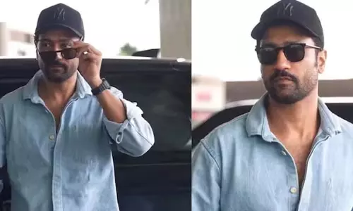 Vicky Kaushal : डेनिम एयरपोर्ट लुक छाया