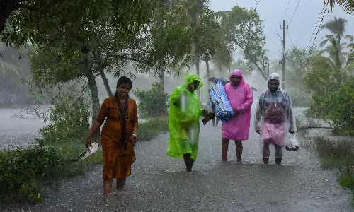 बंगाल की खाड़ी के ऊपर कम दबाव बनने से Andhra में बारिश का पूर्वानुमान बंगाल की खाड़ी के ऊपर कम दबाव बनने से Andhra में बारिश का पूर्वानुमान