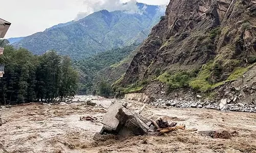 हिमाचल प्रदेश में बादल फटने से बाढ़: अब तक पांच शव बरामद, बचाव अभियान जारी हिमाचल प्रदेश में बादल फटने से बाढ़: अब तक पांच शव बरामद, बचाव अभियान जारी