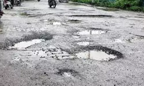 Moradabad: सड़क की हालत बदतर, गड्ढे ही गड्ढे नजर आए