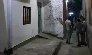 Lucknow: मलिहाबाद में हथियारों की बड़ी खेप पकड़ी गई Lucknow: मलिहाबाद में हथियारों की बड़ी खेप पकड़ी गई