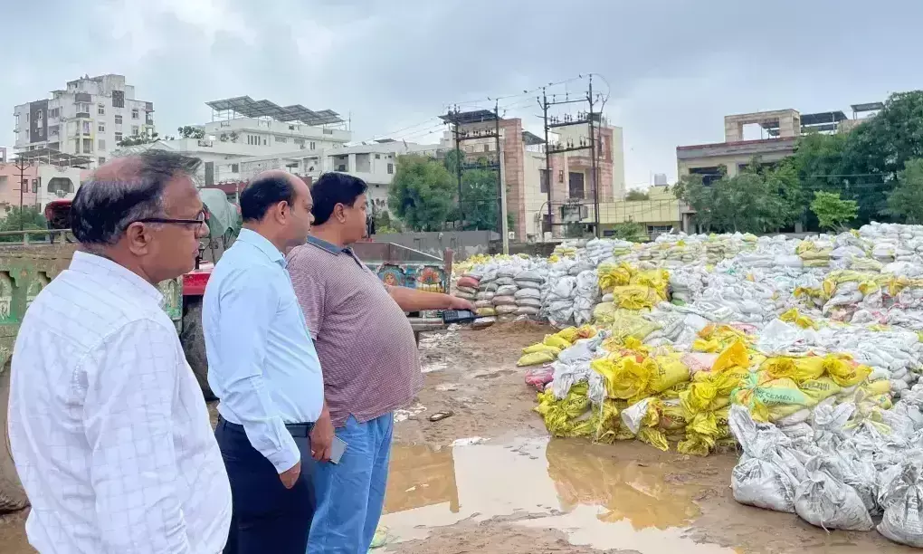 Jaipur: स्वच्छता प्रमुख पवन शर्मा ने बाढ़ केंद्र का किया निरीक्षण