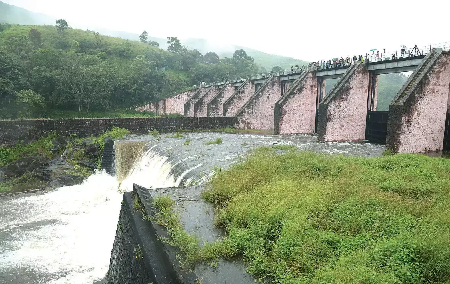 Kerala : मुल्लापेरियार बांध का जलस्तर बढ़ा, बाणासुर बांध के शटर उठाए गए Kerala : मुल्लापेरियार बांध का जलस्तर बढ़ा, बाणासुर बांध के शटर उठाए गए