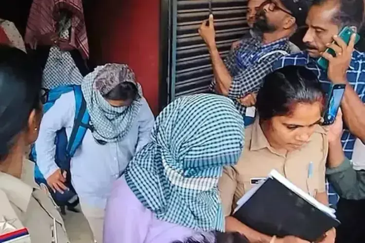 Kozhikode में आयुर्वेदिक स्पा सेंटर पर देह व्यापार का भंडाफोड़, दो गिरफ्तार Kozhikode में आयुर्वेदिक स्पा सेंटर पर देह व्यापार का भंडाफोड़, दो गिरफ्तार