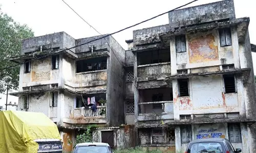 Bhopal : शहर की ढहती इमारतों में सैकड़ों लोग अब भी खतरे में