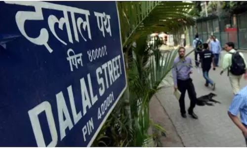 Sensex 300 अंक चढ़ा, निफ्टी 25,700 के करीब